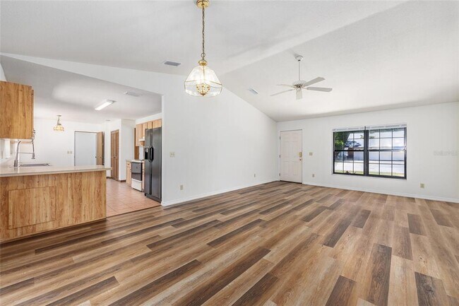 Building Photo - 6057 SE 39th Ave