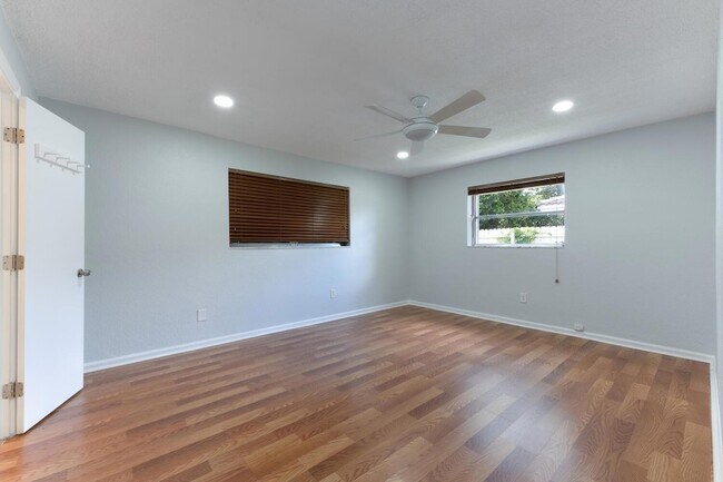 Building Photo - 3554 NW 25th Terrace