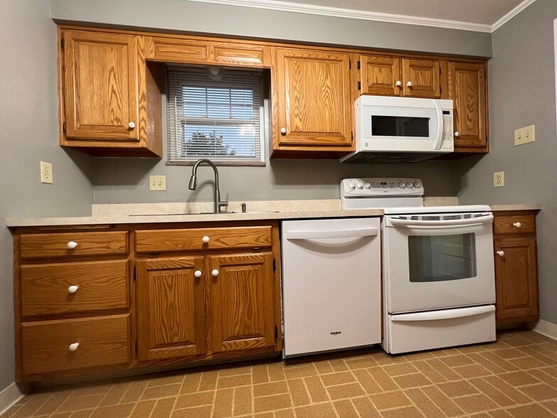 Building Photo - 8120 Remington Dr