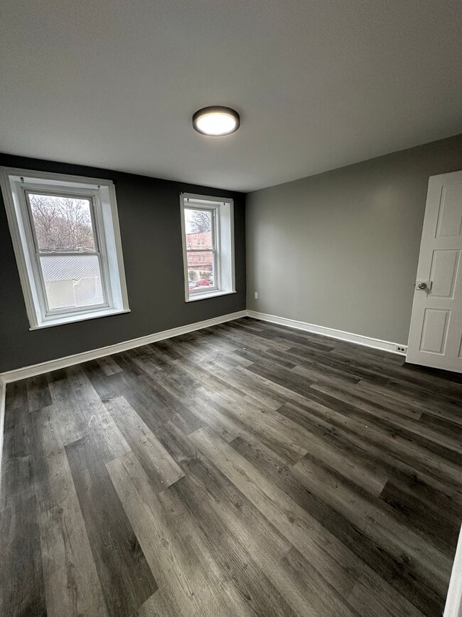 Building Photo - Newly renovated 2 bedroom