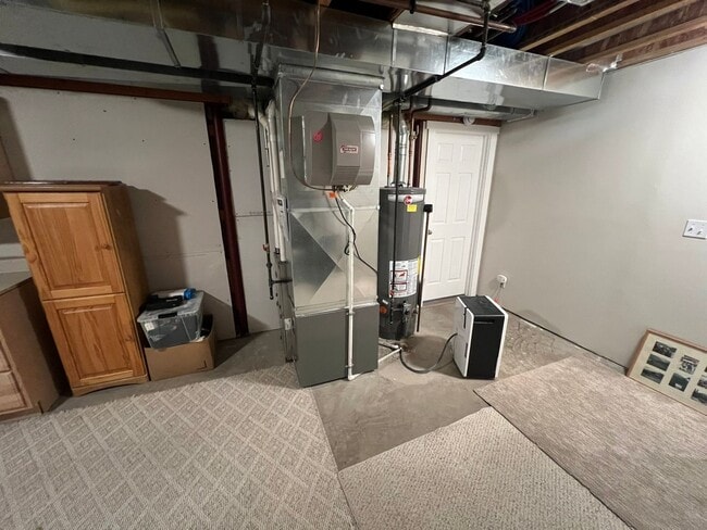 Building Photo - Great family home next door to Edwards Elementary in west Ames-4 bedroom 3 1/2 baths, 2 car garag...