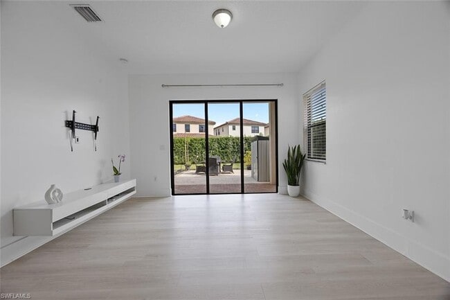 Building Photo - 5360 Brin Way