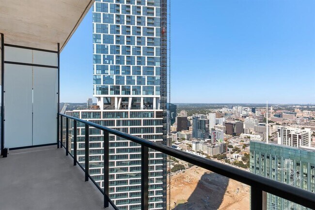 Building Photo - 610 Davis St