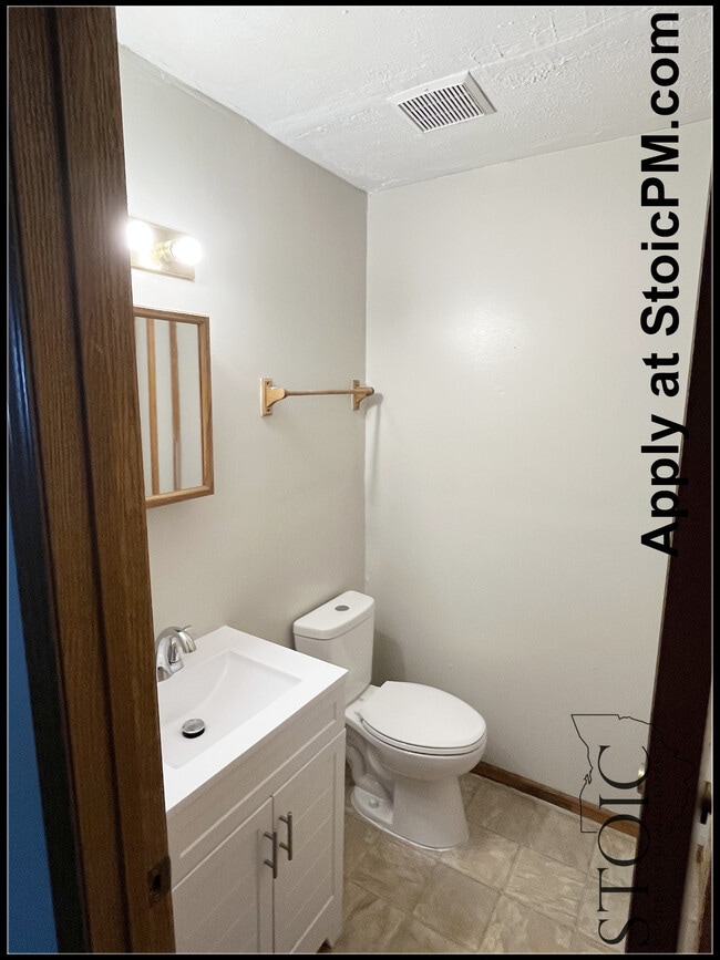 Building Photo - 2879 Blue Moon Dr