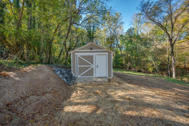 Building Photo - 143 Luckado St