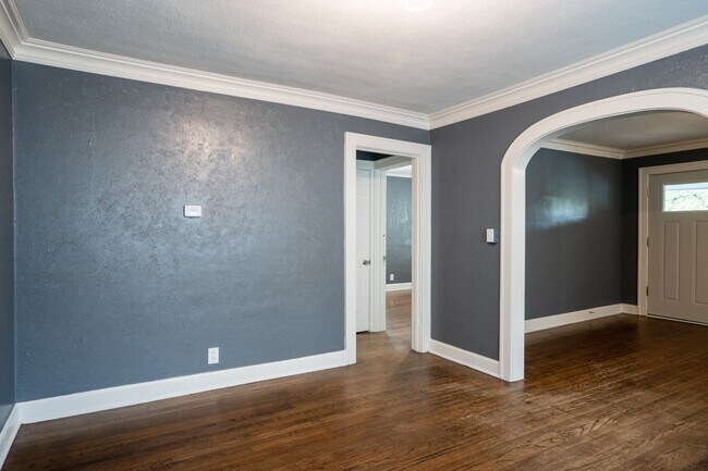 Building Photo - 2bd/1ba Bungalow!!