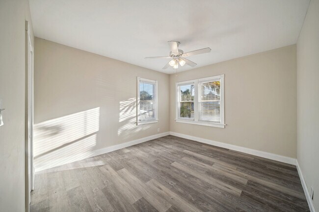 Building Photo - 1509 NW 3rd Ave