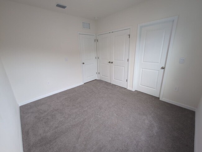 Building Photo - Fresh new build ~ 3 bed/ 2.5 bath Townhous...