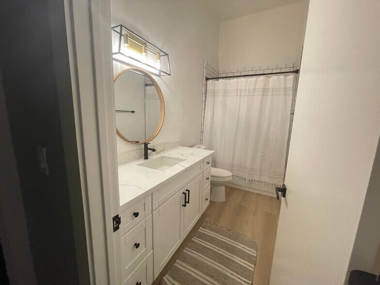 Building Photo - 198 Vía Del Sol