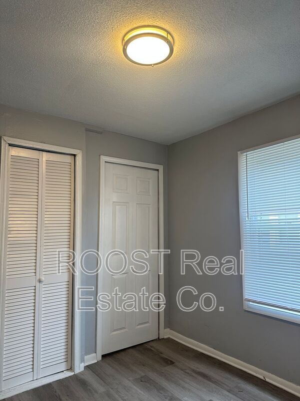 Building Photo - 2864 E 10th Ave