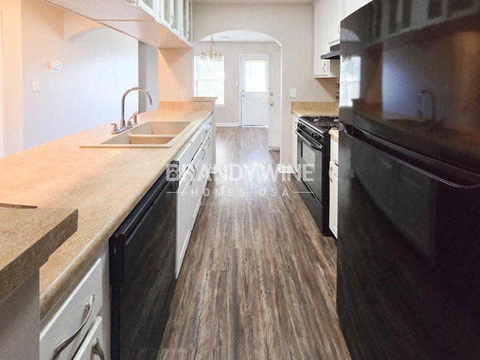 Building Photo - 6747 Saganaw Dr