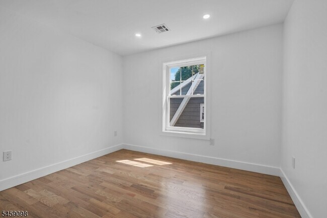Building Photo - 144 N 14th St