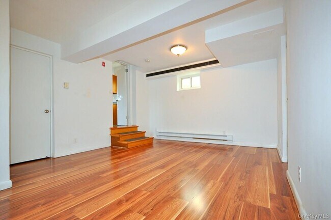 Building Photo - 34 Chestnut St