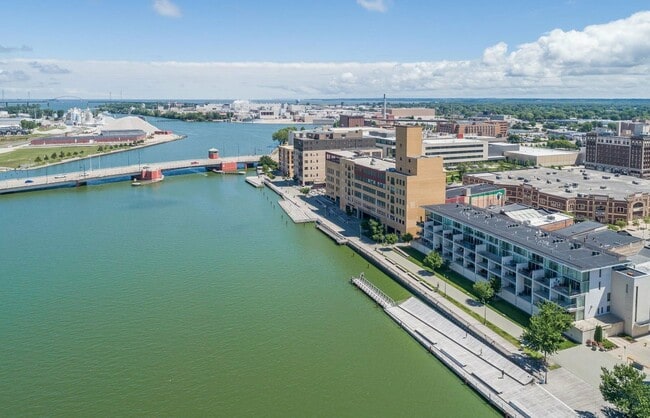 Building Photo - 101 Cherry St