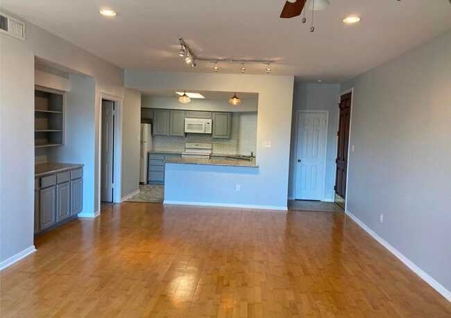 Building Photo - 5200 Weslayan St