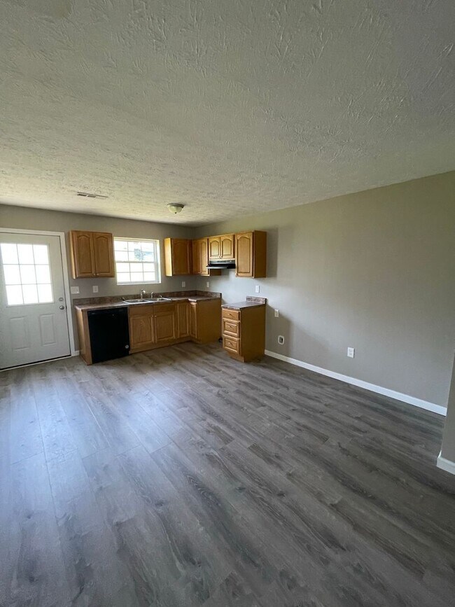 Building Photo - Single Family Home in White Pine TN
