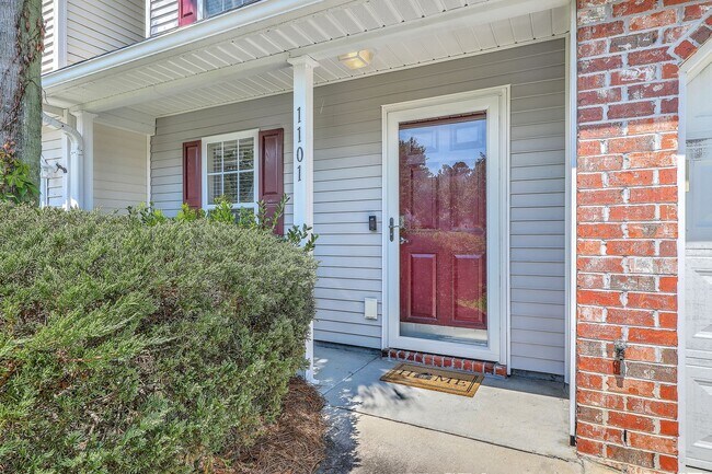 Building Photo - Charming 3-Bedroom Townhome in Summer Wood...