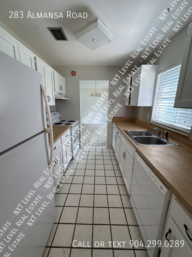 Building Photo - 283 Almansa Rd