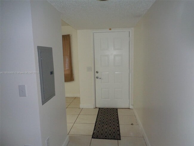 Building Photo - 901 SW 138th Ave