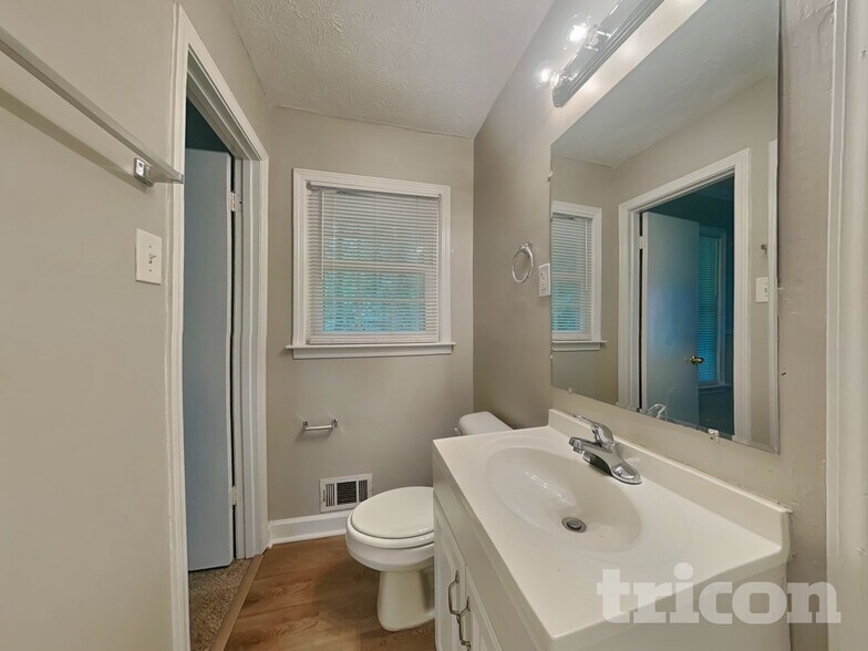 Building Photo - 5555 Richland Dr