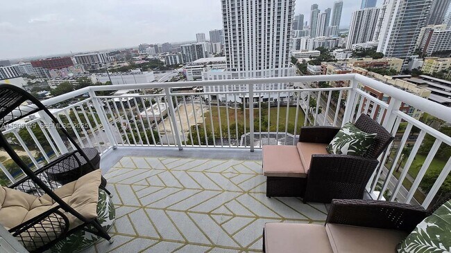 Building Photo - 275 NE 18th St