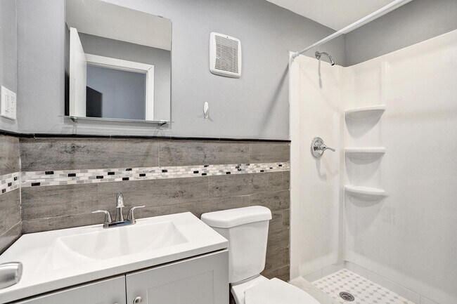 Building Photo - 4670 SW 25th Ave