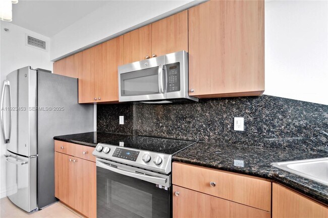 Building Photo - 1330 West Ave