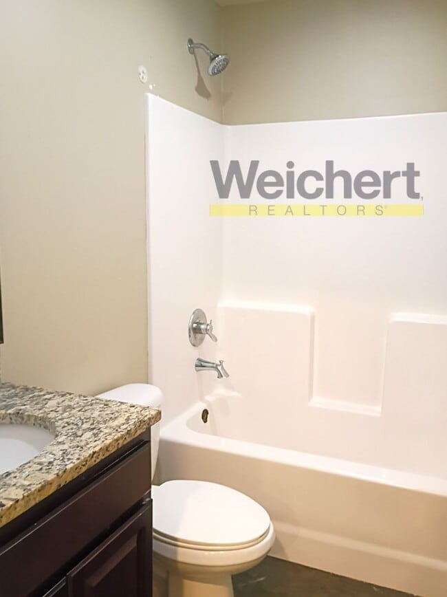 Building Photo - Spacious 3-Bed, 2-Bath Home in a Quiet Neighborhood