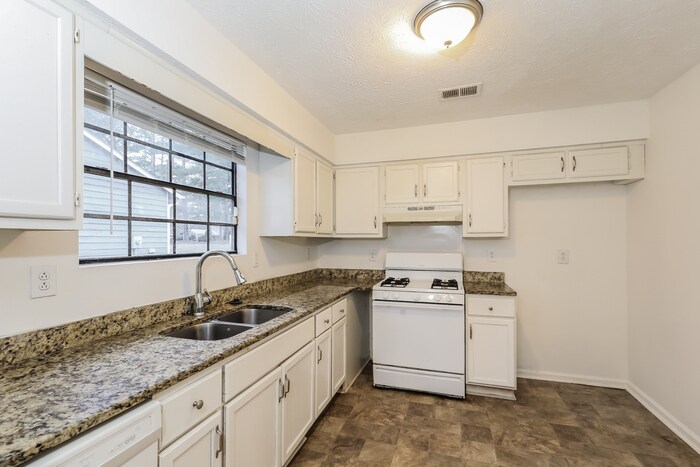 Building Photo - 9370 Woodloop Ct