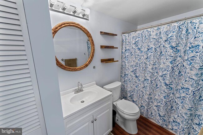 Building Photo - 301 S Reynolds St