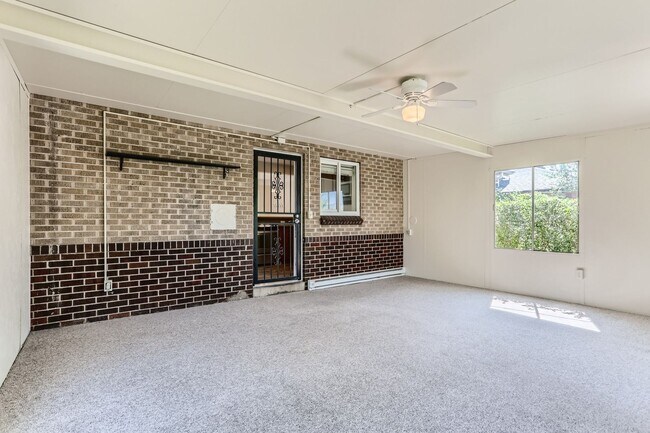 Building Photo - Amazing 4BR, 2BTH in Denver!