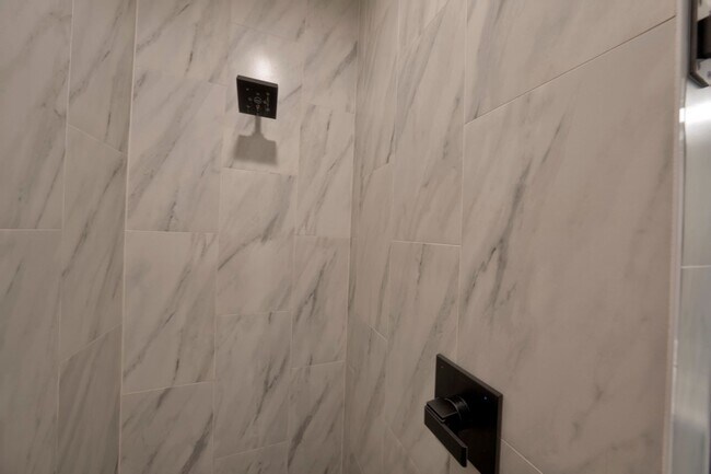 Building Photo - 2580 N W Awbrey Point Cir