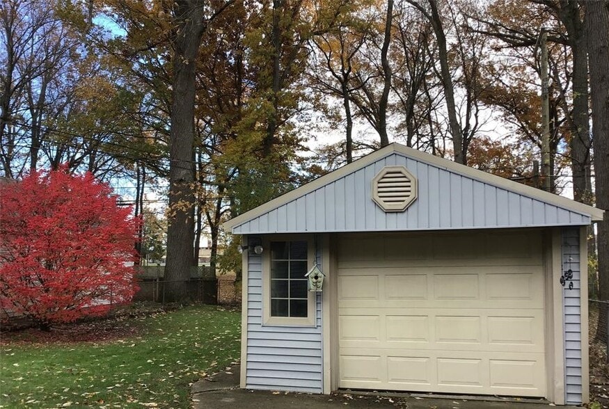 Building Photo - 1316 N Vermont Ave