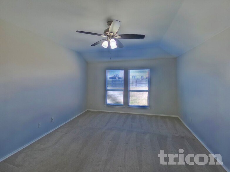 Building Photo - 605 W Grove Cir