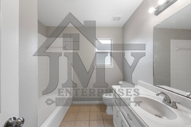 Building Photo - 815 Cravens St