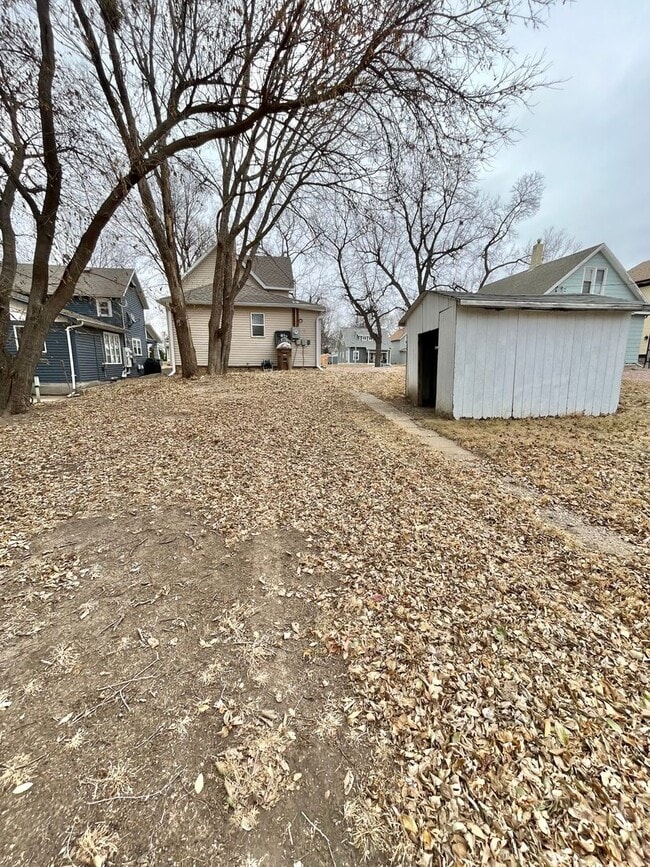 Building Photo - Affordable 3 Bed/1.5 Bath Near Downtown!