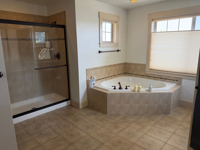 Building Photo - 21808 Quiet Water Loop E