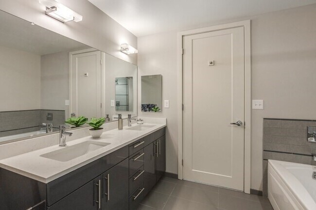 Building Photo - 1 Canal St