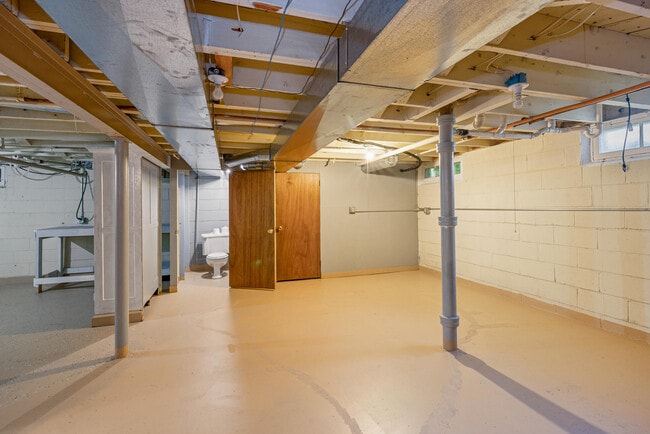 Building Photo - 5231 N Bay Ridge Ave