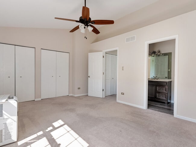 Building Photo - 2745 Canyon Dr