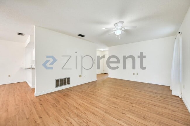 Building Photo - 1624 Whitehead Dr