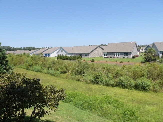Building Photo - 4230 Pinehurst Cir
