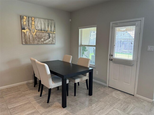Building Photo - 12531 Lake Portal Dr
