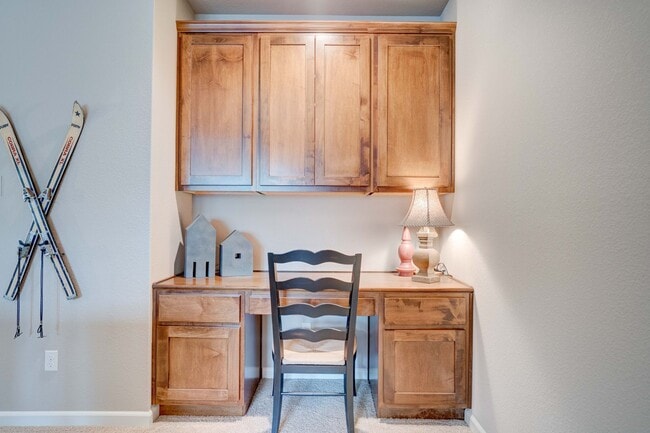 Building Photo - Beautiful 4 Bedroom, 3.5 Bathroom Home with Garage & Private Backyard