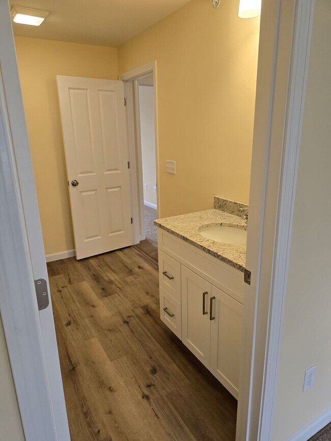 Building Photo - Megway Ct. (2-5)