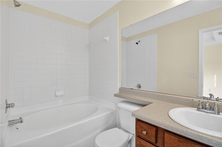 Building Photo - 2928 George Busbee Pkwy NW