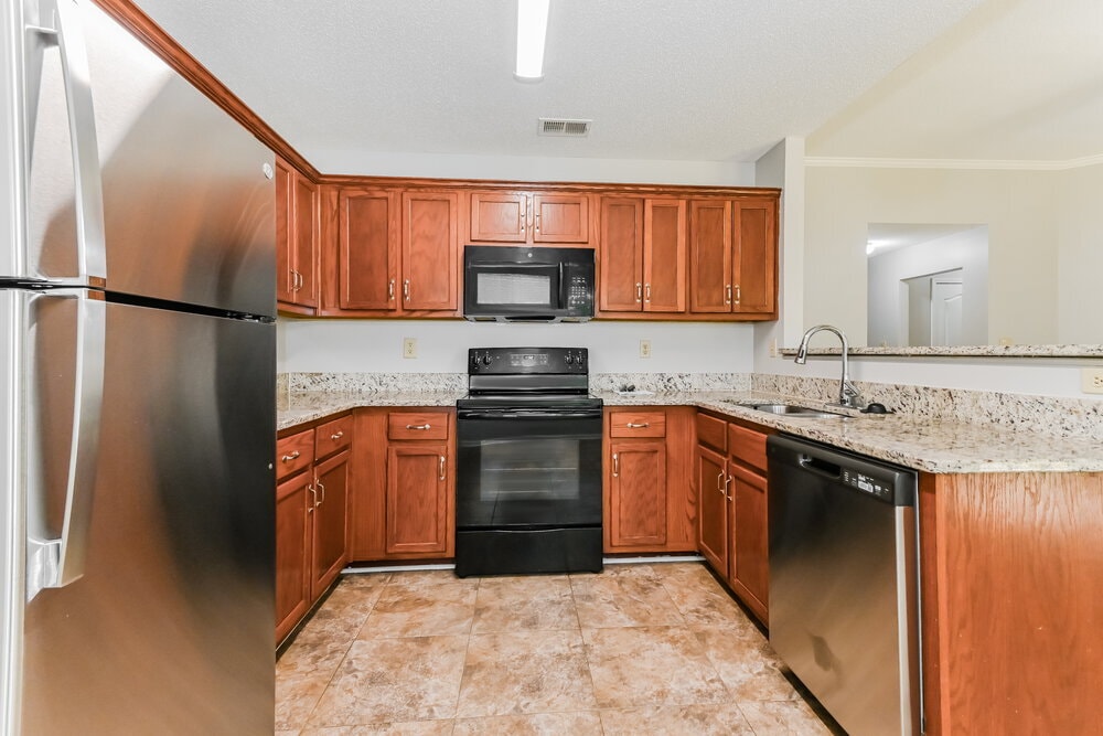Building Photo - 4258 Ravenwood Dr N
