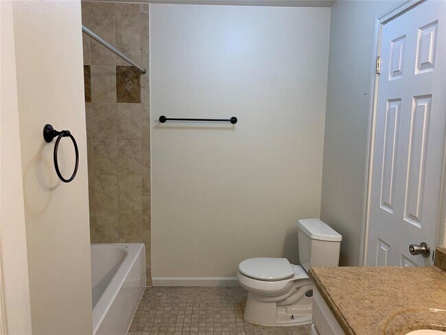 Building Photo - 1817 Saxony Ln