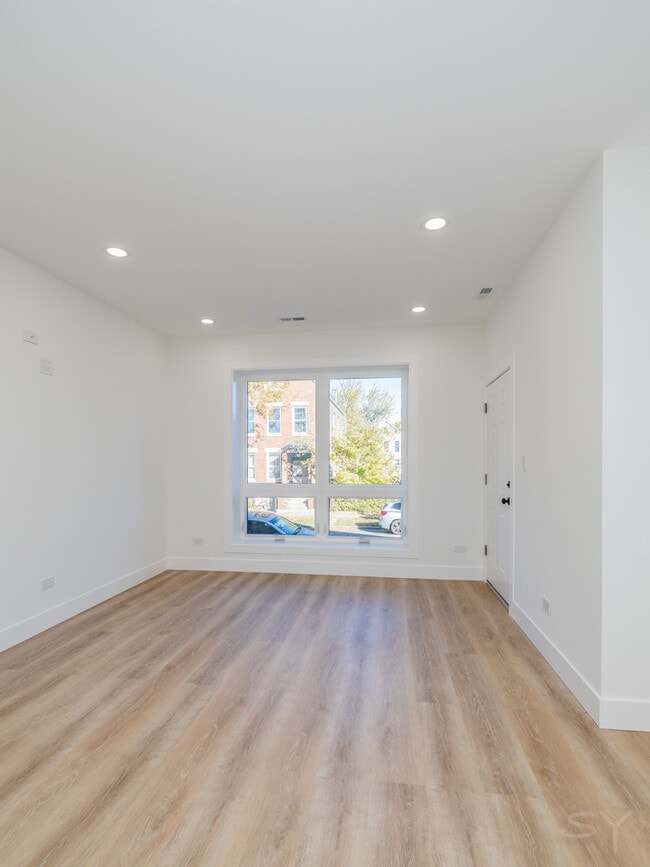 Building Photo - 1245 S Fairfield Ave