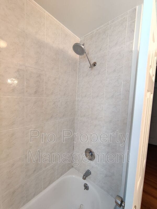 Building Photo - 35 Fairfield St